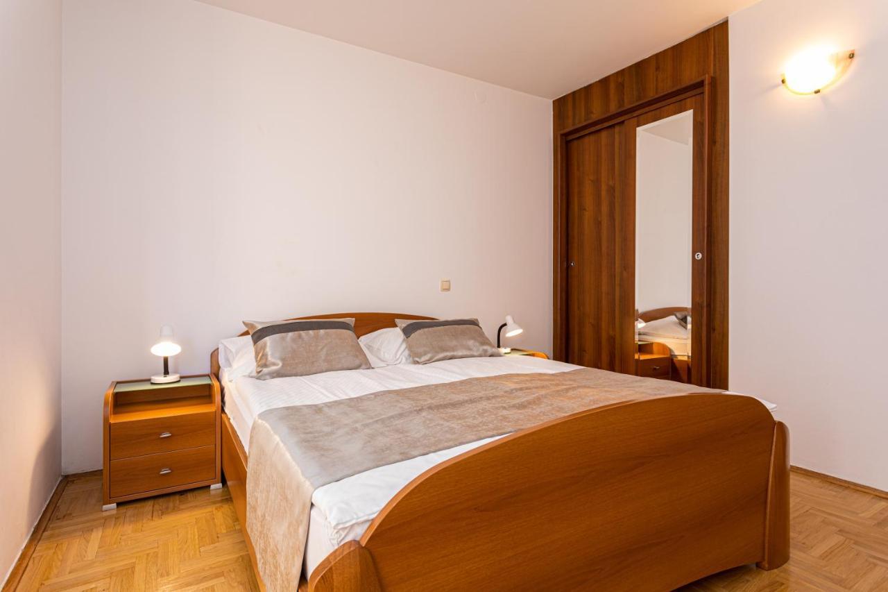Apartments Crnekovic I Zarok Baška Exterior foto