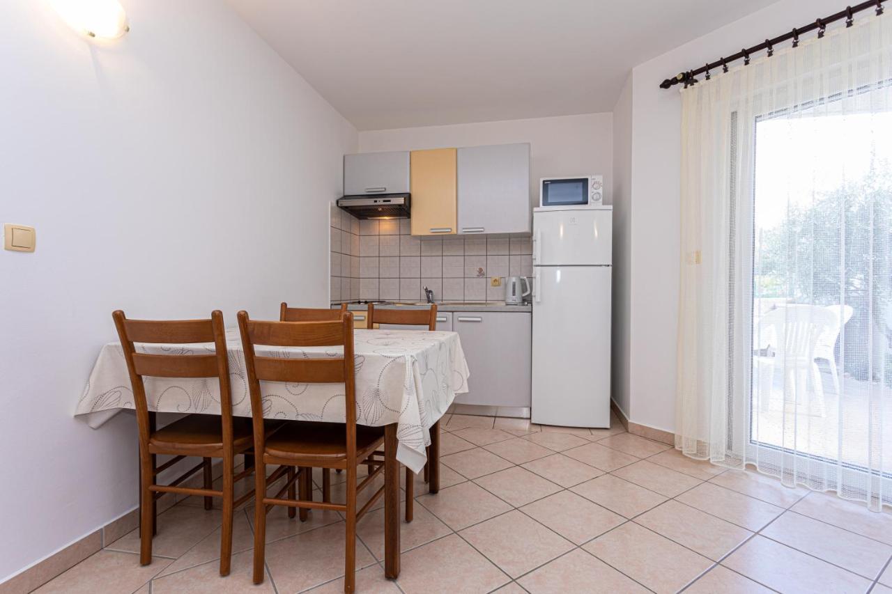 Apartments Crnekovic I Zarok Baška Exterior foto