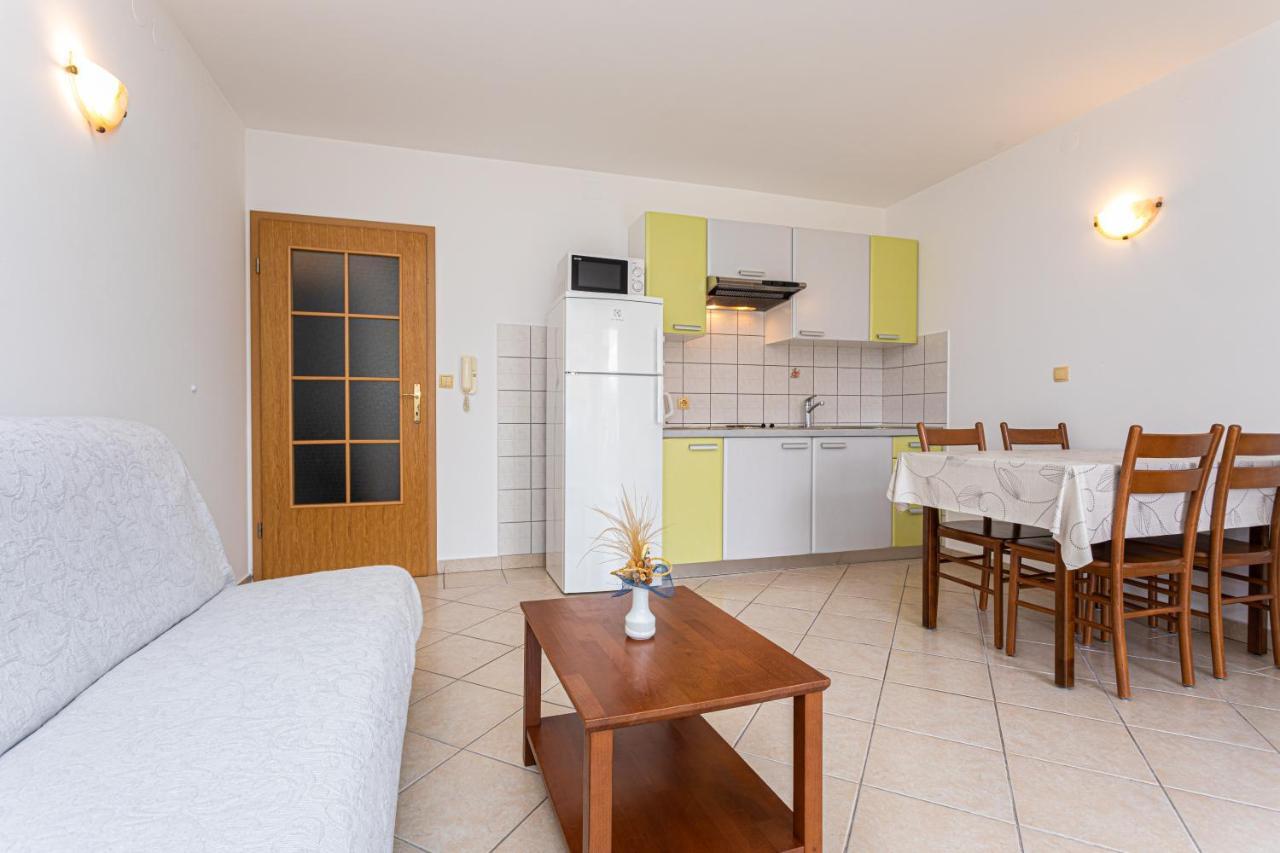 Apartments Crnekovic I Zarok Baška Exterior foto