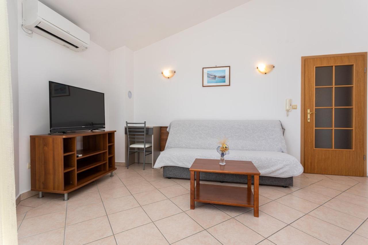 Apartments Crnekovic I Zarok Baška Exterior foto
