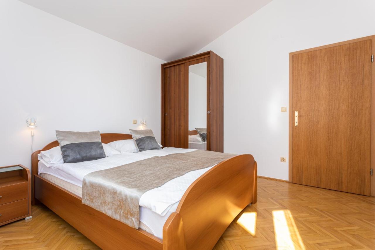 Apartments Crnekovic I Zarok Baška Exterior foto