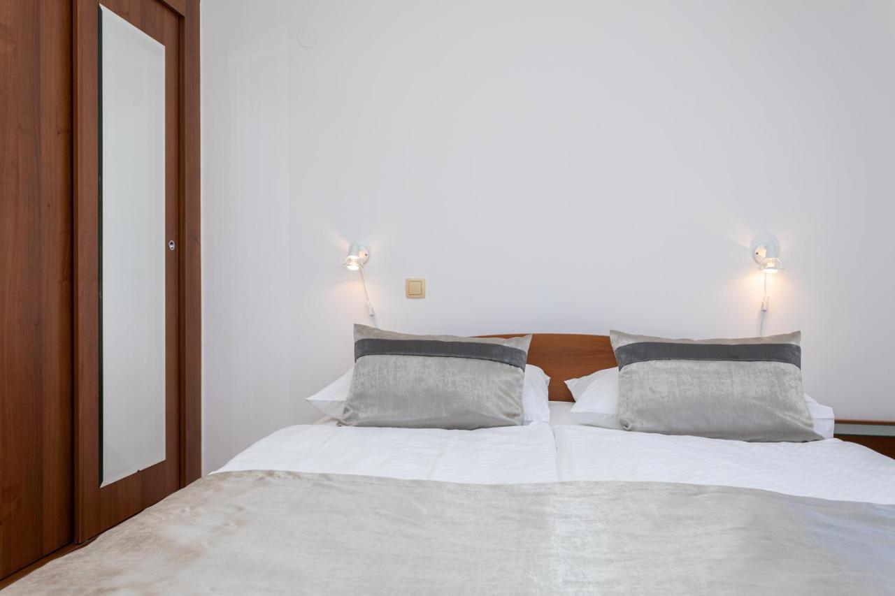 Apartments Crnekovic I Zarok Baška Exterior foto